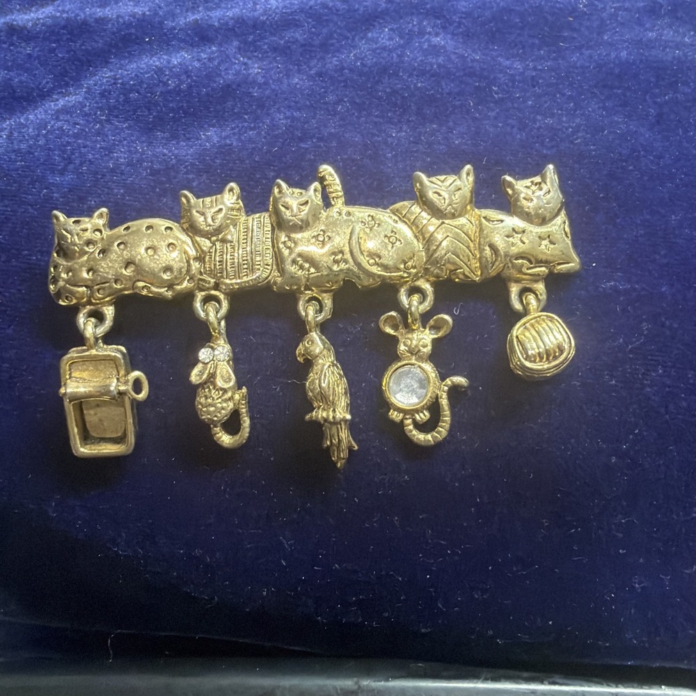 AJC Cats Bar Pin Brooch Gold Tone Kittens Charms Dangles Figural Costume Jewelry